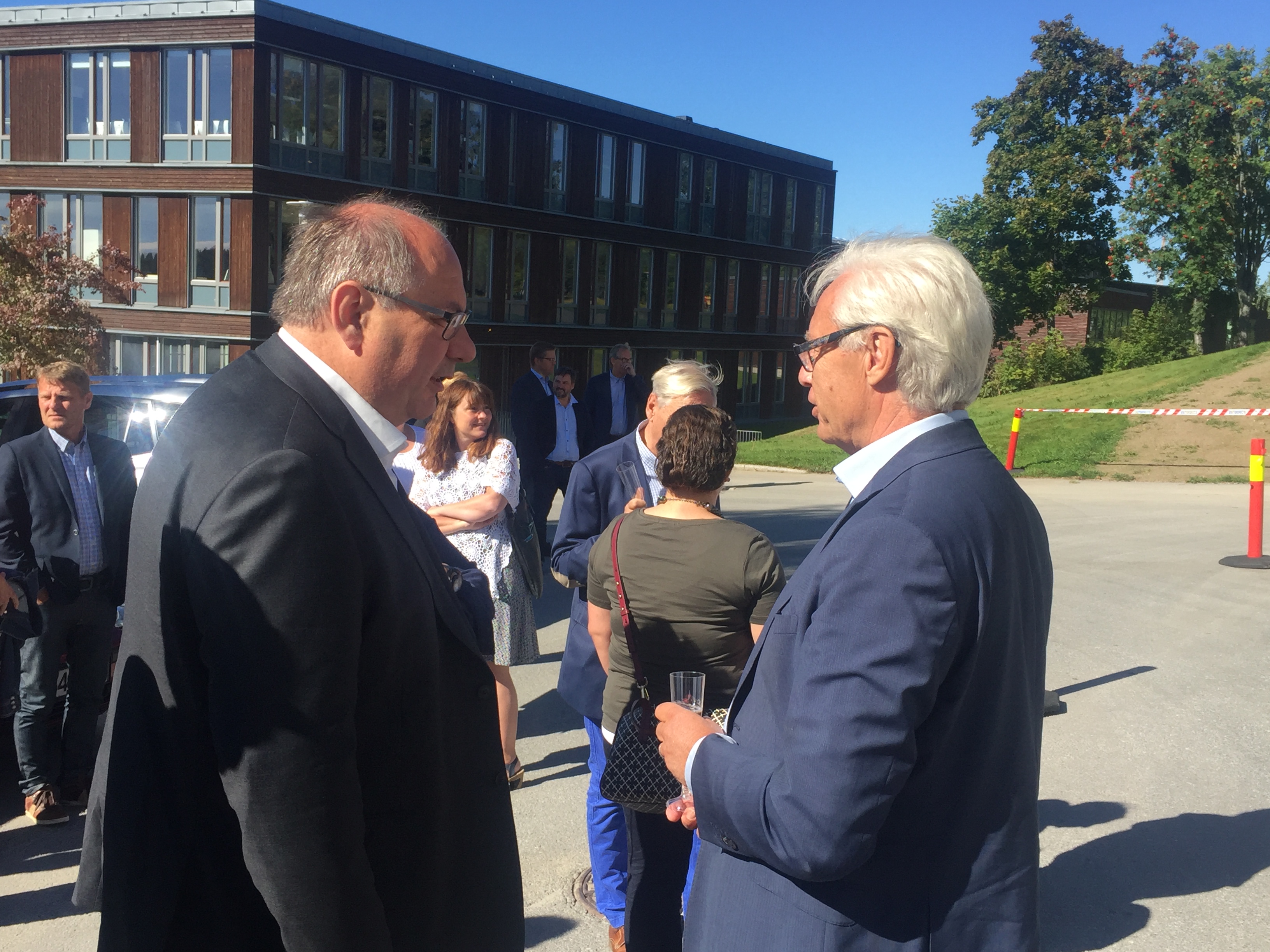 Fylkesrådsleder Per-Gunnar Sveen og Øystein Østgård.