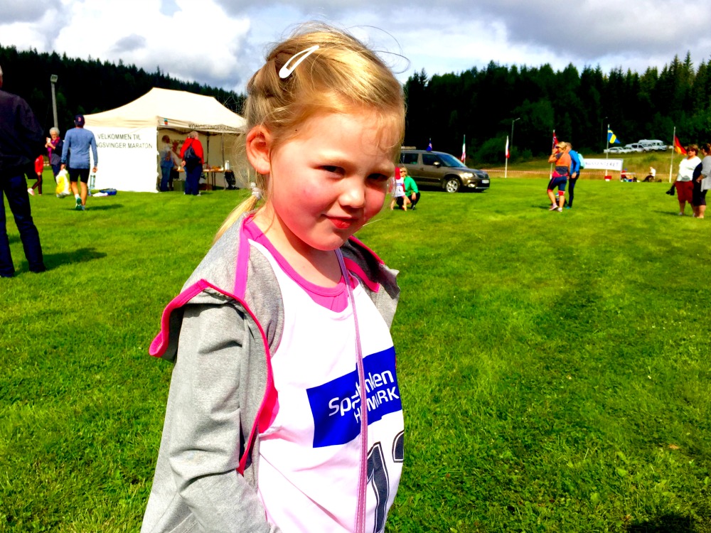 Fanny Folmo, 5 år, skal løpe barnemaraton og er snart klar for utfordringen.