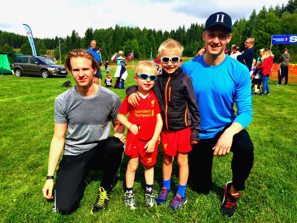 Theodor og Peter Kristian Nyseter-Østby er klare for barnemaraton sammen med fetterne Erik og Martin.