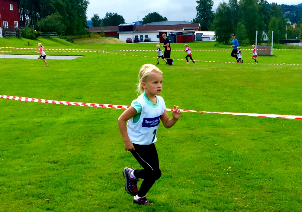 Tindra Nybråten-Gerhardsen i fint driv i barnemaraton.