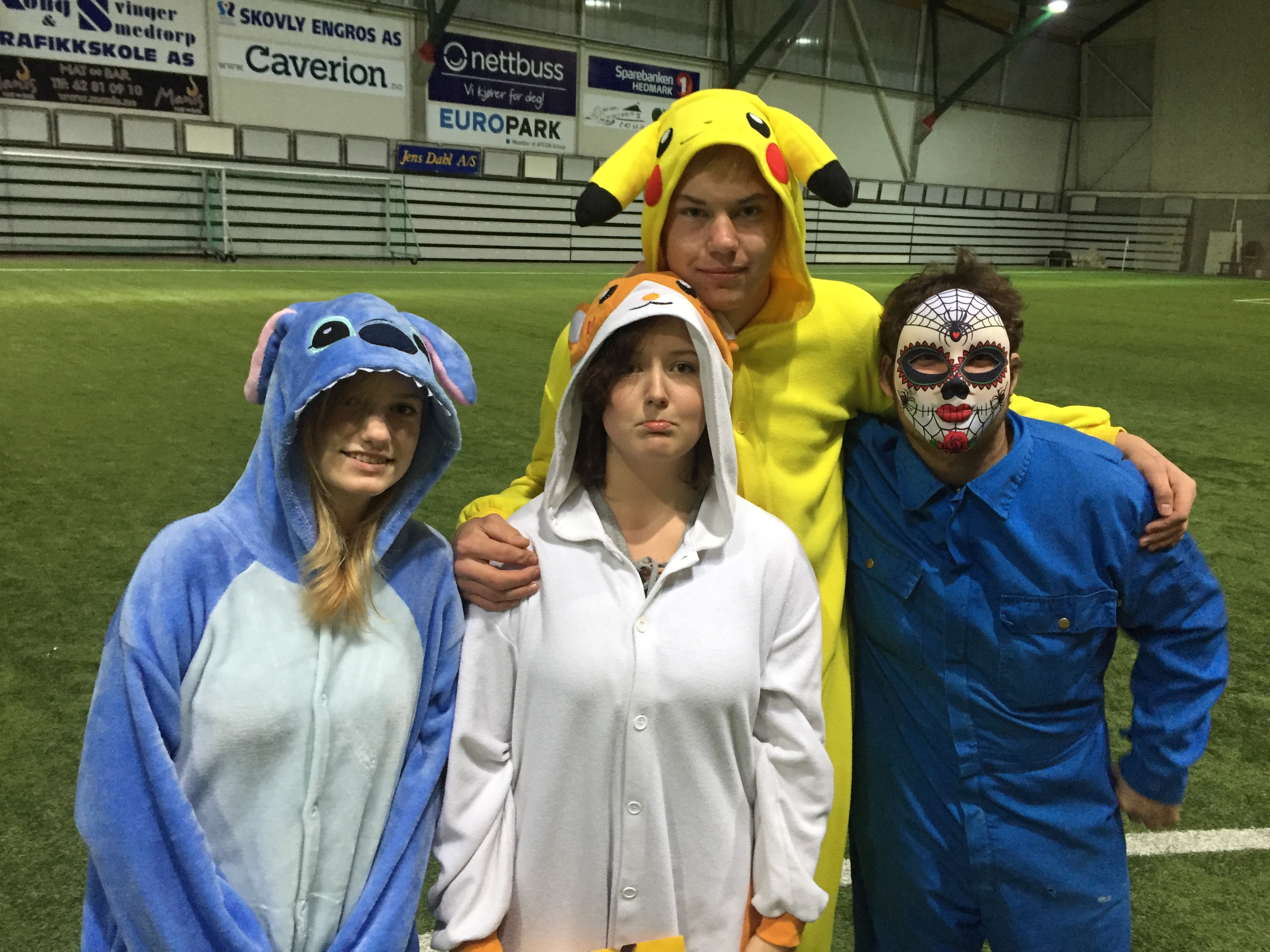 Iselin, Rebecca, Stein Arild og Glenn var gode hjelpere for de yngre.