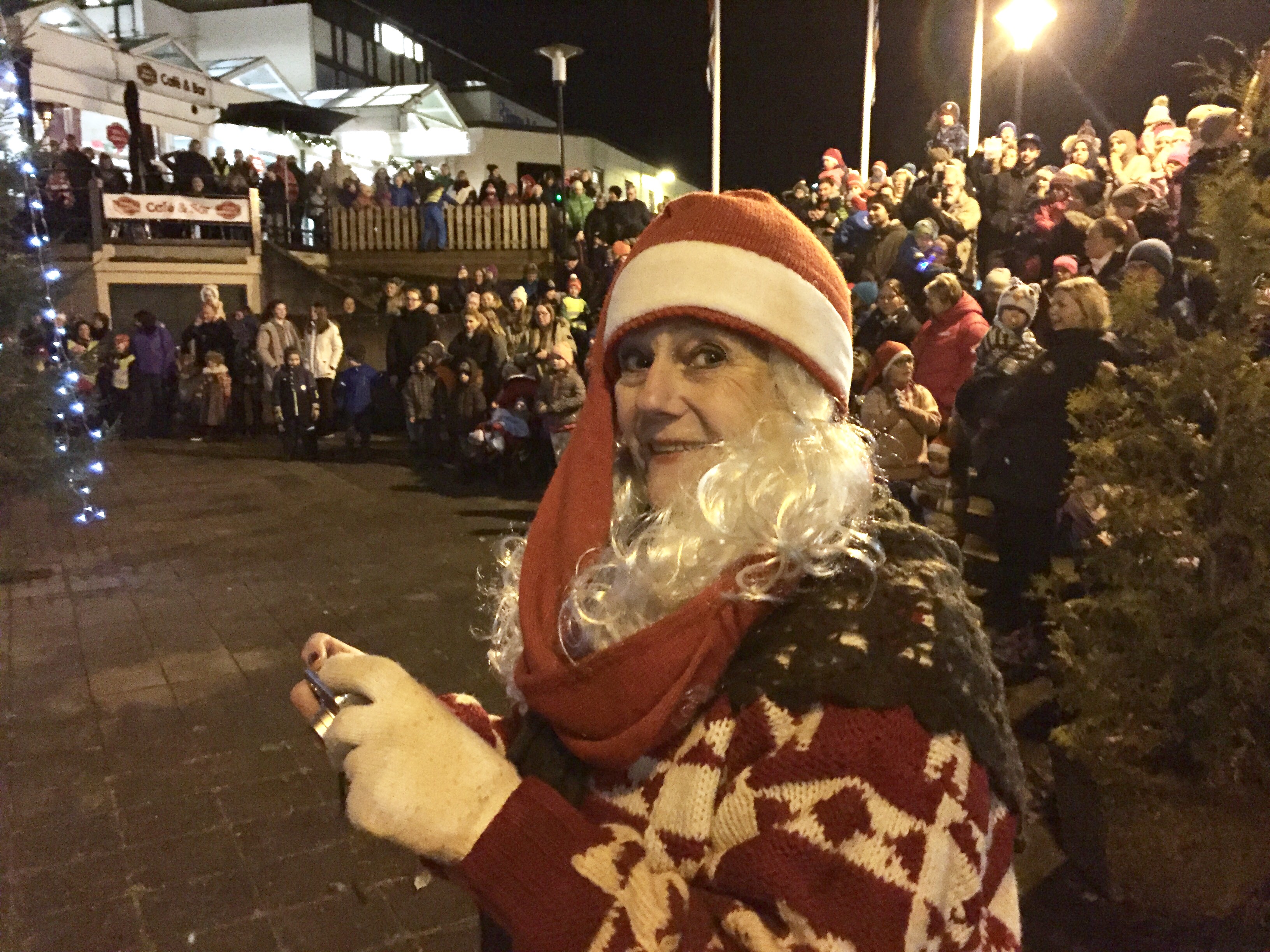 Nissemor kan aldri få strikket nok...